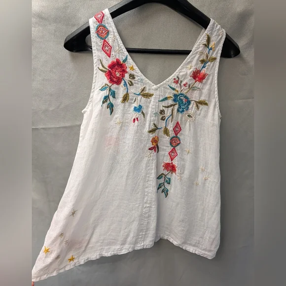 Johnny Was White Embroidered Floral Tank Top with Multicolor Accents - Picture 6 of 11